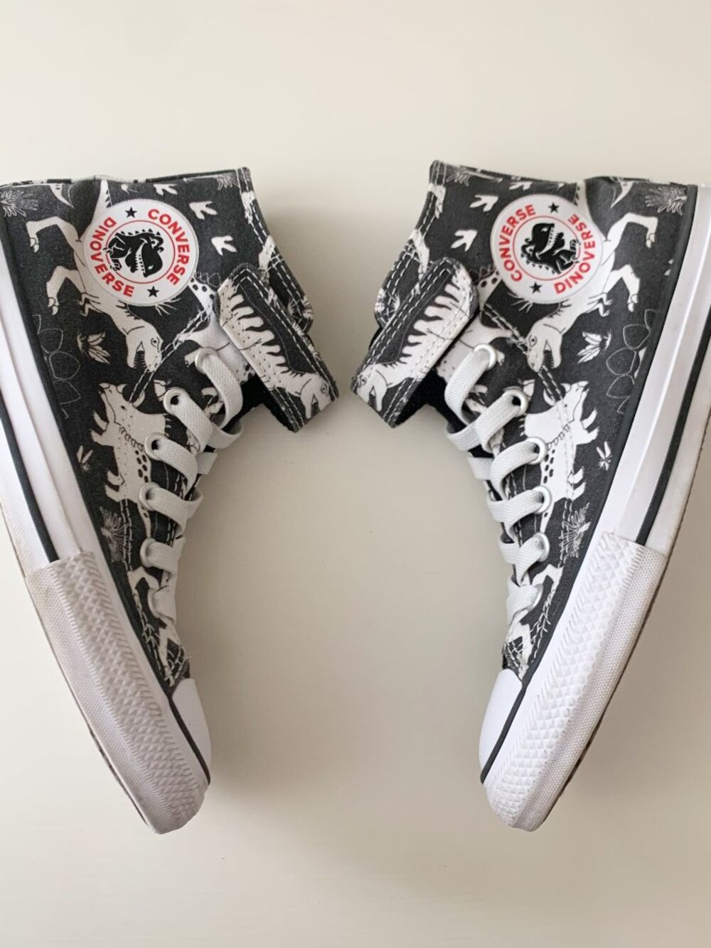 Converse Dinoverse Easy On Hightop Sneakers • Youth Size 2
